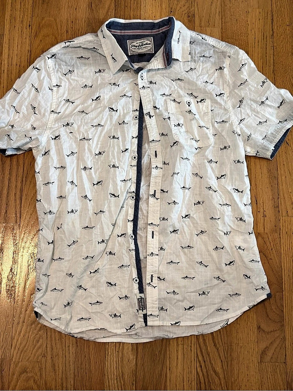 Flag & Anthem Men's M White Blue Fish Novelty Woven Short Sleeve Button-Up